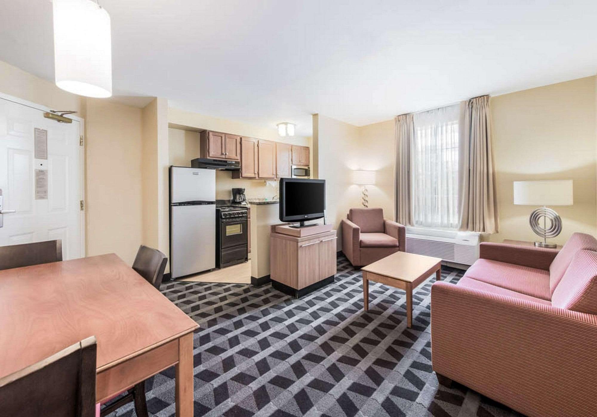 Birch Hills Suites - Blue Ash Eksteriør billede