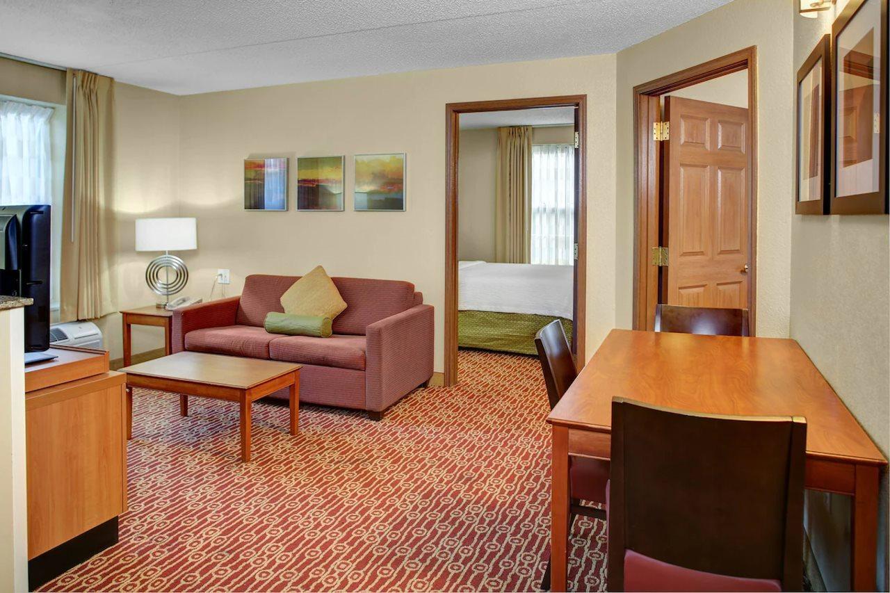 Birch Hills Suites - Blue Ash Eksteriør billede